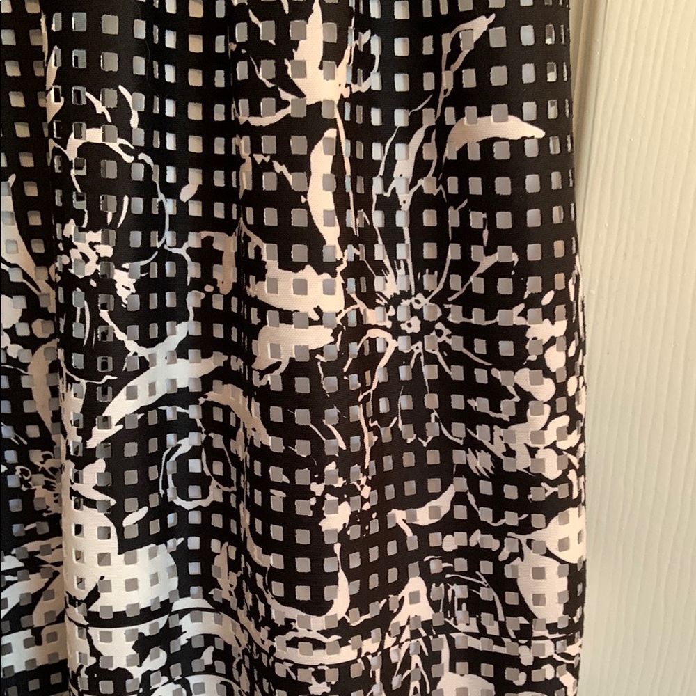 Gabby Skye Black and White Floral Mini Dress - Picture 7 of 7